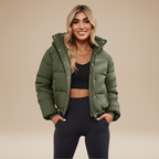 Amelia | Piumino Corto da Donna con Cappuccio Avvolgente